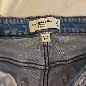 Abercrombie The Mom High Rise Curve Love Jeans